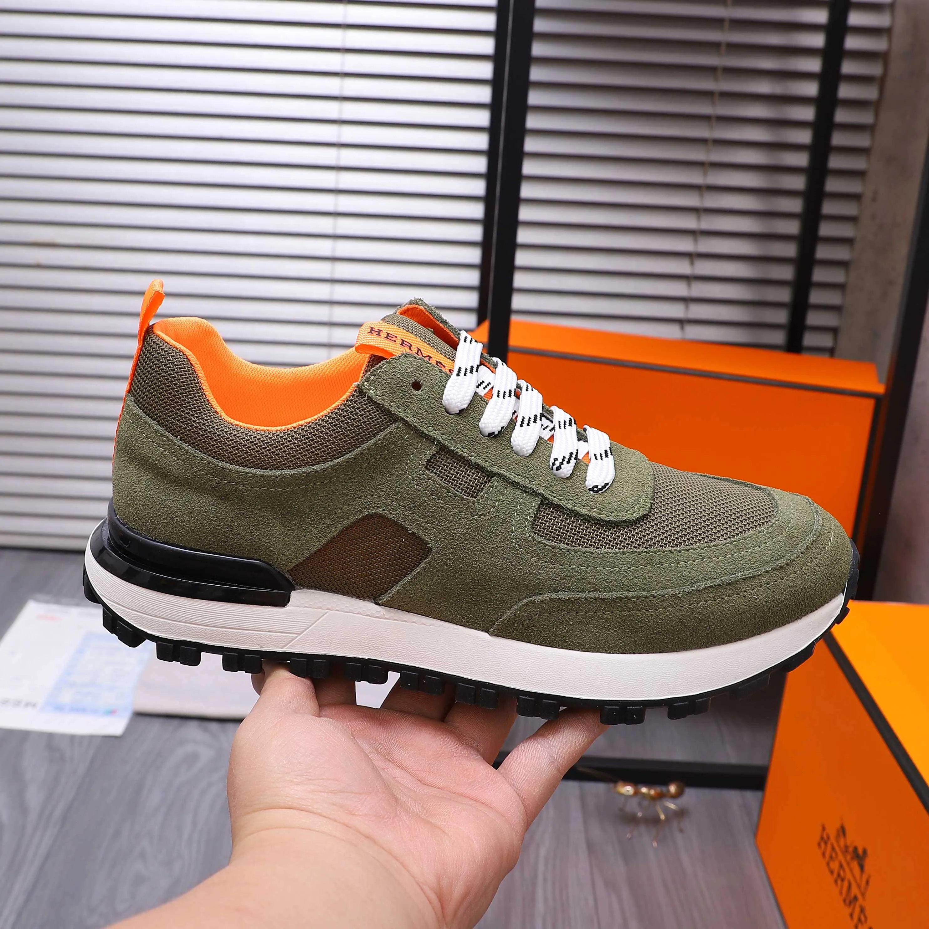 Men's shoes 💰420 Product trademark: HERMES "Hermes" casual shoes Regular size: 38-44 Product materials: Selected frosted cowhide stitching mesh upper Breathable mesh lining Cowhide insole Rubber outsole